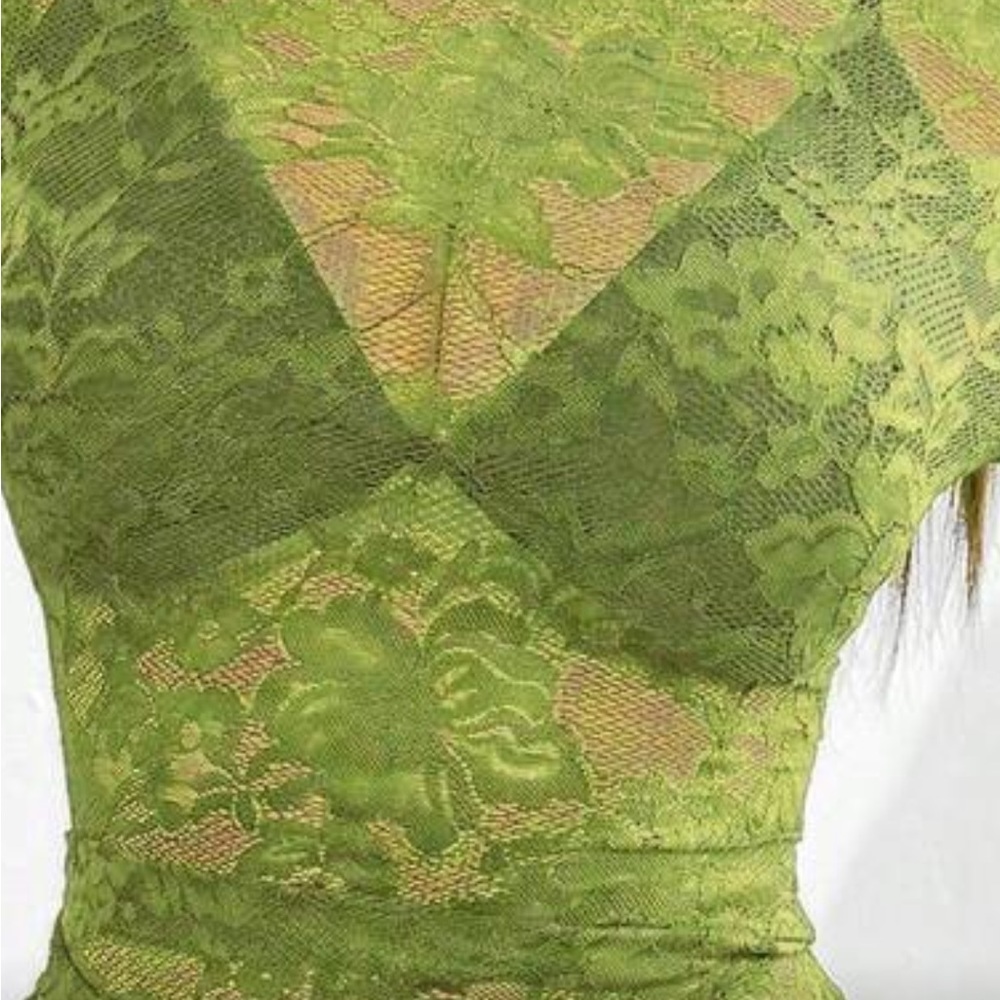Sheer layering tops and floral - Picture 11 of 15